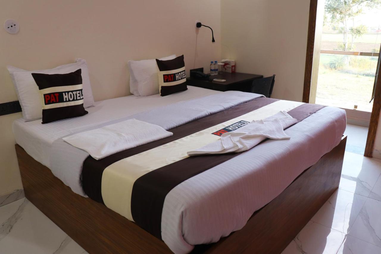 Pat Hotels Indore Exterior foto